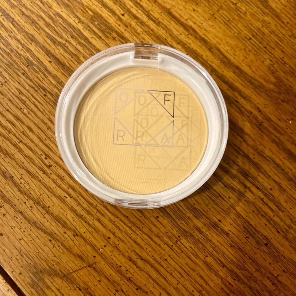 Ofra Airbrush Setting Powder- Brightening Banana- NEW